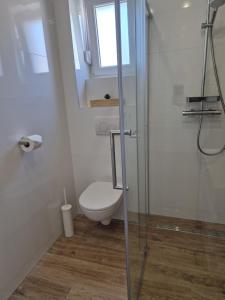 Bilik mandi di Sunshine Apartment Complex with a Pool by the Beach - Mandre, Pag