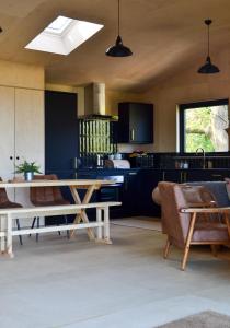 Gambar di galeri bagi Rustic hideaway between Aberporth & Tresaith di Tresaith