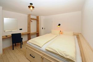 Chalet Unterellmau客房内的一张或多张床位