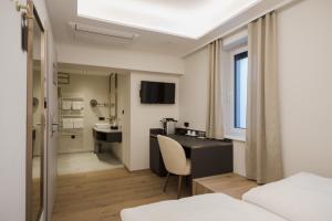 Postel nebo postele na pokoji v ubytování Hotel Schwarzer Bär