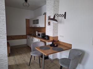 a kitchen with a table and chairs in a room at Zillestuben Altenburg in Altenburg