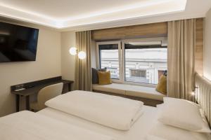 Postel nebo postele na pokoji v ubytování Hotel Schwarzer Bär