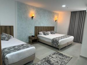 Ένα ή περισσότερα κρεβάτια σε δωμάτιο στο Jerusalem View Hotel
