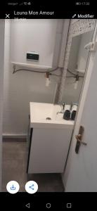 Kúpeľňa v ubytovaní APPARTEMENT LE DAUPHIN