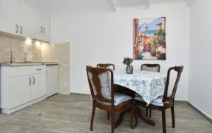 Кухня или мини-кухня в One bedroom apartment Old town
