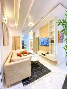 TV a/nebo společenská místnost v ubytování Beautiful 2 Bedroom Apartment