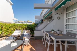 a patio with a table and chairs on a balcony at Linda House in Maspalomas
