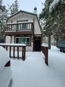 Το Comfy Modern Big Bear Cabin τον χειμώνα