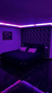 En eller flere senge i et værelse på love rooum