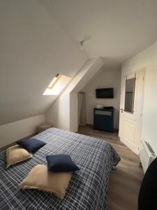 Postel nebo postele na pokoji v ubytování Gite 5 pers avec 2h espace bien-être privatisé inclus dans le prix de la nuit 80m2 de détente + 37 fotografií