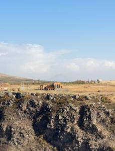 a house in the middle of a field at Denver Villa in Sagmosavan