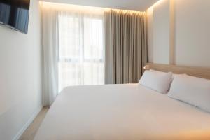 B&B HOTEL Alicante Centro客房内的一张或多张床位