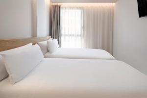 B&B HOTEL Alicante Centro客房内的一张或多张床位