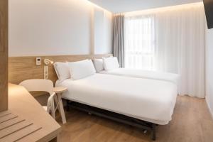 B&B HOTEL Alicante Centro客房内的一张或多张床位