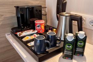 B&B HOTEL Alicante Centro的咖啡和沏茶工具