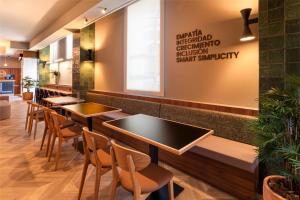 B&B HOTEL Alicante Centro的休息区