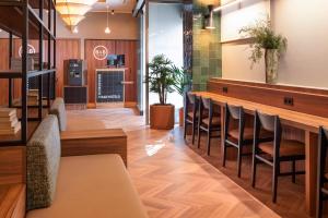 B&B HOTEL Alicante Centro的厨房或小厨房