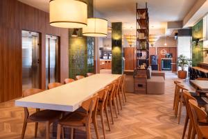 B&B HOTEL Alicante Centro餐厅或其他用餐的地方