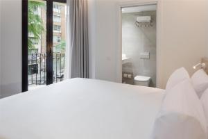 B&B HOTEL Alicante Centro客房内的一张或多张床位
