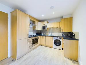Η κουζίνα ή μικρή κουζίνα στο Newquay Entire House Fistral Beach