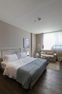 Un pat sau paturi într-o cameră la Caluce Hab 410 by LetoH