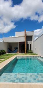 a swimming pool in front of a house at Casa de Praia em Beberibe - House 4k Beberibe, Acomoda até 10 pessoas in Beberibe +28 photos