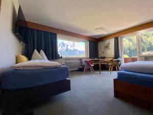 A bed or beds in a room at Alpinum Hostel