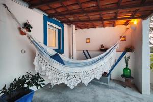 a hammock hanging from a wall in a room at Refúgio da Alma in Mafra