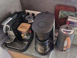 Coffee and tea making facilities at Alpinum Hostel