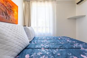 En eller flere senge i et værelse på Premier 215 - LakeSide - Stúdio Amanhecer - Beira Lago - By Hospede Fácil