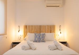 Postel nebo postele na pokoji v ubytování Orquidia by Rentallorca - Private pool and Garden + 21 fotografií