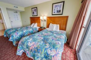 Ένα ή περισσότερα κρεβάτια σε δωμάτιο στο Direct Oceanfront View w Pools High Floor Studio