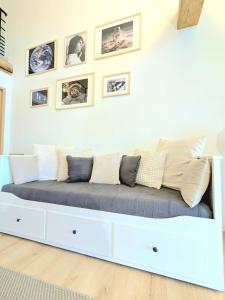 Ruang duduk di Logement neuf au calme dans un ancien Fenil +8 gambar