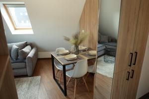 A seating area at Apartman Borovi 15 Divčibare