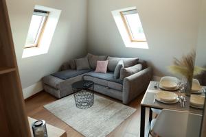 A seating area at Apartman Borovi 15 Divčibare