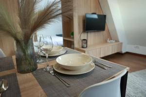 A television and/or entertainment centre at Apartman Borovi 15 Divčibare