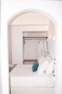 Voodi või voodid majutusasutuse Villa Solasta #2 with jacuzzi in Santorini toas