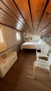 A bed or beds in a room at Casa Vacanze Funicolare