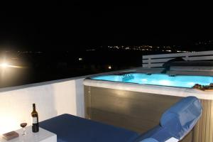 Gallery image of Mary Castelia Villa with Jacuzzi in Akrotiri