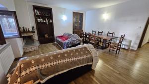 a living room with a couch and a table and chairs at Piste Terminillo Appartamento Centro in Terminillo