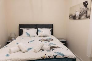 Postel nebo postele na pokoji v ubytování Comfortable Suites 1