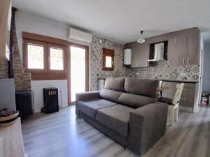 a living room with a couch and a table at Entrepinos in Guisando