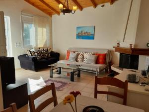 Posedenie v ubytovaní Omorfi Poli 120 sqm Apartment