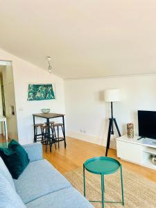 Μια τηλεόραση ή/και κέντρο ψυχαγωγίας στο Alfado Residence