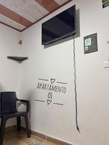 TV a/nebo společenská místnost v ubytování Hostal 7 colores