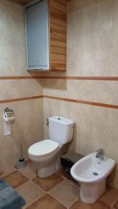 a bathroom with a toilet and a sink at La Traviesa in Soneja