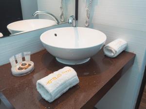 Bilik mandi di Hotel Ferré Miraflores