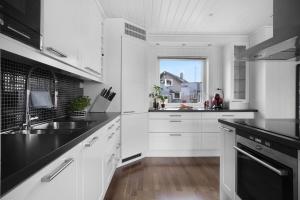 Φωτογραφία από το άλμπουμ του Perfect house in Henningsvær with sea-view σε Henningsvær +33 φωτογραφίες