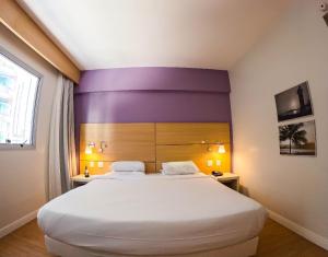 Stay Inn Santos Sua acomodação com cara de Hotel客房内的一张或多张床位