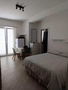 a bedroom with a bed and a desk and a chair at DolceVita Airport in Ponte Galeria